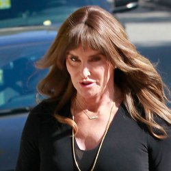 caitlyn-jenner-wears-wig-bad-hair-day-02.jpg